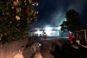 COBIA: A incendiat casa în care era arestat la domiciliu şi a fugit