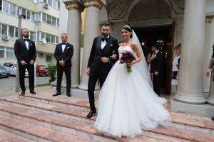 Adelina Pestriţu şi-a scos nunta la vânzare, dar nu i-a cumpărat-o nici o televiziune pentru că nu mai face audienţă!