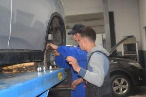 Meseriile cele mai căutate de elevii care au ales învăţământul profesional. Locurile deja s-au ocupat