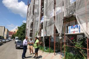 Continuă reabilitarea termică a blocurilor. Cristian Niculae: Le-am cerut constructorilor să facă lucrări de calitate