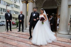 Adelina Pestriţu şi-a scos nunta la vânzare, dar nu i-a cumpărat-o nici o televiziune pentru că nu mai face audienţă!