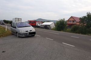 Accident rutier la Șieu Măgheruş. Trei maşini au fost implicate (FOTO)