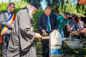 Via Transilvanica, în Bucovina. Piatră de hotar simbolică la Mănăstirea Putna (FOTO)