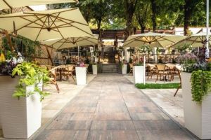 S-a redeschis Grădina de Vară, după o investiţie majoră făcută de Darina. Galerie foto !