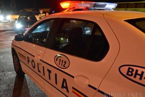 Tânăr de 19 ani ani, din Beiuş, în stare gravă, după ce a intrat cu maşina într-un copac