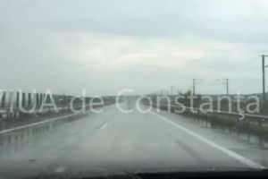 Atentie, soferi! Vizibilitate scazuta si pericol de acvaplanare pe A2 