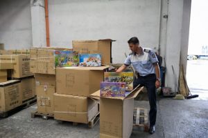 Sute de jucarii contrafacute, confiscate de politistii de la Transporturi Maritime