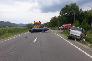 FOTO Accident grav pe DN14 – Două maşini implicate