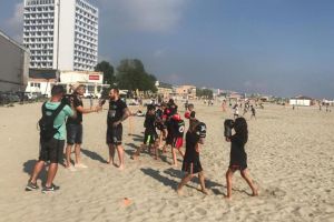 Mici luptatori de la Sharks Gym Constanta, demonstratie de kickboxing pe plaja, la Antena 1, la Neata cu Razvan si Dani“ (galerie foto)