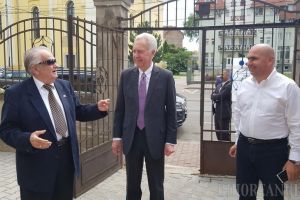 De faţă cu ambasadorul SUA, primarul Bolojan a anunţat un nou proiect: Piaţa Concordiei, cu o sinagogă, o biserică ortodoxă şi una reformată (FOTO)