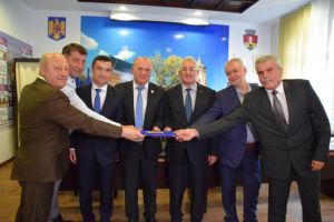 FOTO! Primarii din Moldova s-au unit pentru realizarea Autostrăzii şi a Spitalului Regional de Urgenţă. Cătălin Flutur, prezent la întâlnire