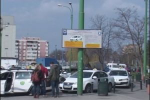 Taximetriştii din gară, monitorizaţi cu camere de supraveghere