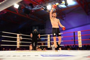 Suceveanul Andrei Ostrovanu a câştigat prin KO la Fălticeni şi va lupta pentru centura Colosseum
