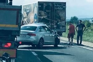 Carmbol pe DN1 cu trei maşini – Coloană de şapte kilometri