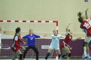 Handbalistele junioare, la un punct de semifinale