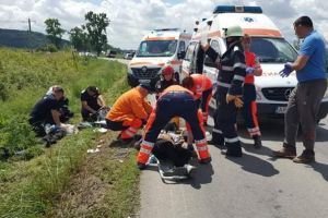 Accident produs de un tânăr din Botoşani! Două femei şi un copil de 7 ani au ajuns la spital