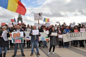 Noi date oficiale: 5,6 milioane de români au fugit de România din cauza veniturilor mici, politicienilor slabi şi corupţiei