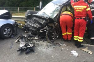 FOTO Accident cu patru victime! Două maşini s-au izbit violent