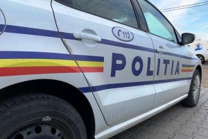 ULTIMĂ ORĂ: Femeie rănită după ce două maşini s-au ciocnit pe drumul spre Păuneşti