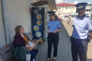 FOTO: Acţiune a poliţiei pentru prevenirea înşelăciunilor. Mare atenţie cu cine vorbiţi la telefon!