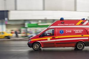 Fetiţă căzută de la etajul trei în Cartierul Arhitecţilor – SMURD-ul intervine