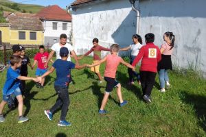 FOTO Cadou nesperat pentru copiii din Coveş. S-a deschis o bibliotecă la ei în sat