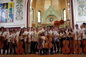 Muzica, pentru a şaptea oară la altitudine. Concertul final, joi, la Sinagoga BIstriţa