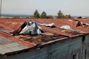 Furtuna a smuls o parte din acoperişul Centrului de la Mănăstirea Dealu
