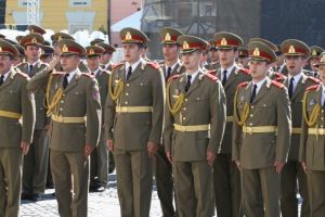 Ceremonie emoţionantă pentru absolvenţii Academiei Forţelor Terestre