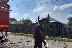 Incendiu violent in Calarasi. O casa de locuit si alte anexe gospodaresti au ars