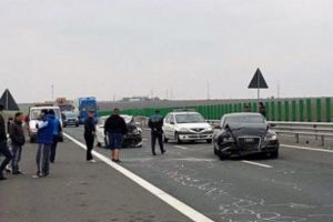 TRAFIC BLOCAT pe Autostrada Soarelui - Carambol cu TREI MAȘINI