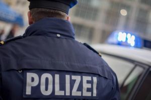 Droguri ascunse în acoperişul apartamentului! Un român a fost reţinut