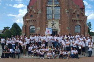 Peste 100 de membri ai Fundaţiei FARA s-au reunit recent la Cacica