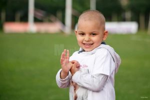 Peste 18.000 de euro, adunaţi în urma campaniilor umanitare organizate pentru Eliza, fetiţa ...