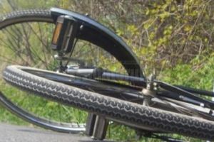 A acroşat cu maşina un biciclist şi a fugit de la locul accidentului