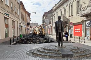 Şantier nou în centru: au început lucrările de pietonalizare a străzii Aurel Lazăr. Cum va arăta la final (FOTO)