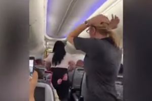 Și-a lovit iubitul cu laptopul în cap pentru că “s-a uitat la altă femeie”