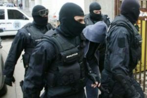 Grupare specializată în skimming şi trafic de migranţi pe ruta România-Mexic-SUA, destructurată în urma unor percheziţii VIDEO
