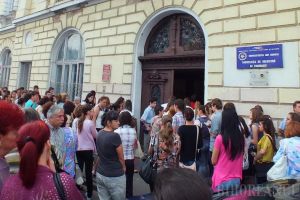 Şase pe-un loc! Concurenţă mare la admiterea la FMF Oradea, mai ales la specializarea Medicină