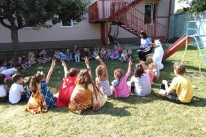 FOTO: Poliţiştii au mers la grădiniţă