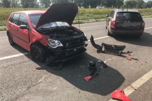 Accident rutier pe DN 22, judetul Tulcea. Doua autoturisme, avariate dupa ce un sofer nu a acordat prioritate