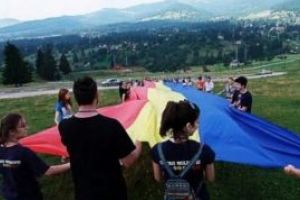 Problemele românilor din comunităţile istorice, dar şi din ţară, dezbătute la Universitatea de Vară de la Izvoru Mureşului