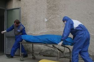 După o ceartă cu prietena, şi-a pus ştrengul de gât!