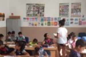 Educaţie altfel în cartierul Mociur. Nevo Parudimos organizează o şcoală de vară presărată cu distracţii