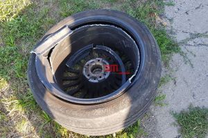 FOTO. Roată făcută praf pe DN 19 F Satu Mare – Baia Mare