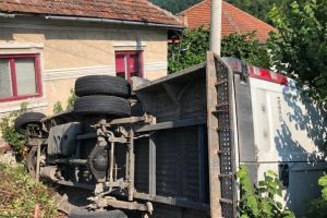 VIDEO FOTO Accident spectaculos pe Valea Oltului la Brezoi