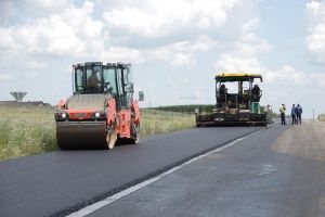 Șoseaua de centură a Sucevei va fi asfaltată în prima parte a lunii viitoare