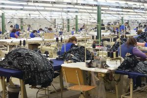 Industria confecţiilor din Sibiu, luată la puricat de inspectorii ITM