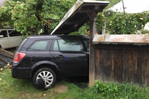 Gard rupt în Avrămeşti de un tânăr beat şi fără permis