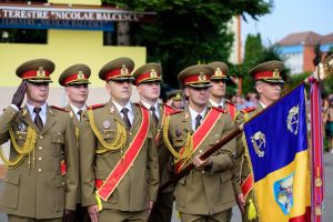 VIDEO FOTO Şeful armatei române i-a îndemnat pe absolvenţii academiei de la Sibiu să fie lideri